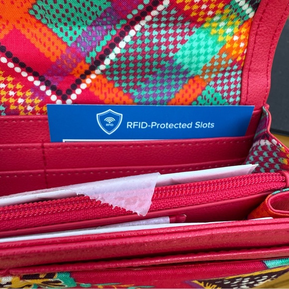 Vera Bradley NWT Pink Floral Women's Wallet - Picture 4 of 5